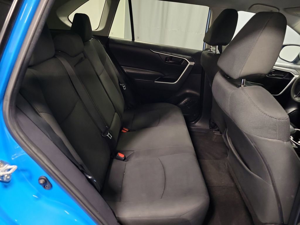 Used 2021 Toyota RAV4 LE image 24