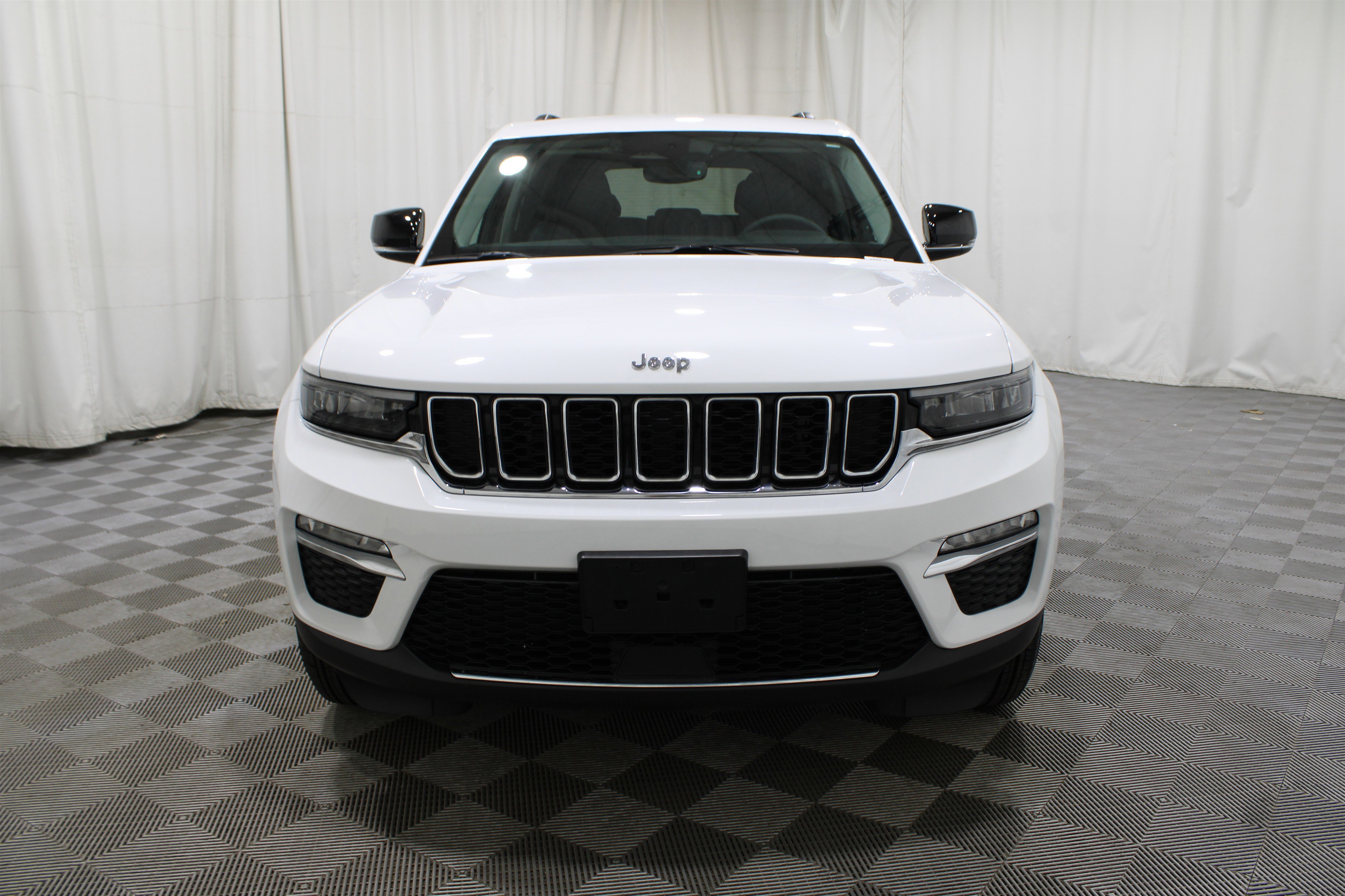 Used 2024 Jeep Grand Cherokee Limited image 32