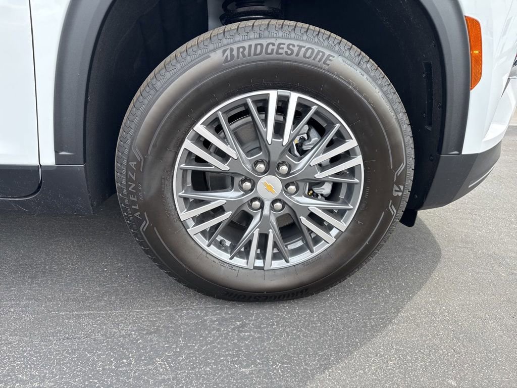 New 2026 Chevrolet Traverse LT w/ Driver Confidence Package FWD image 3