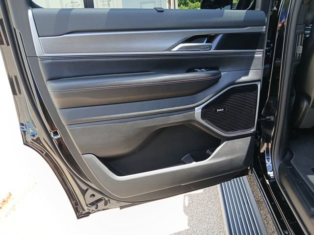 New 2026 Jeep Grand Wagoneer Limited AWD/4WD image 25
