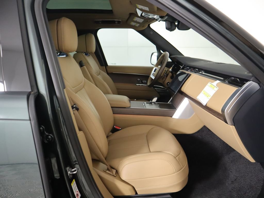 New 2025 Land Rover Range Rover Long Wheelbase SE image 21