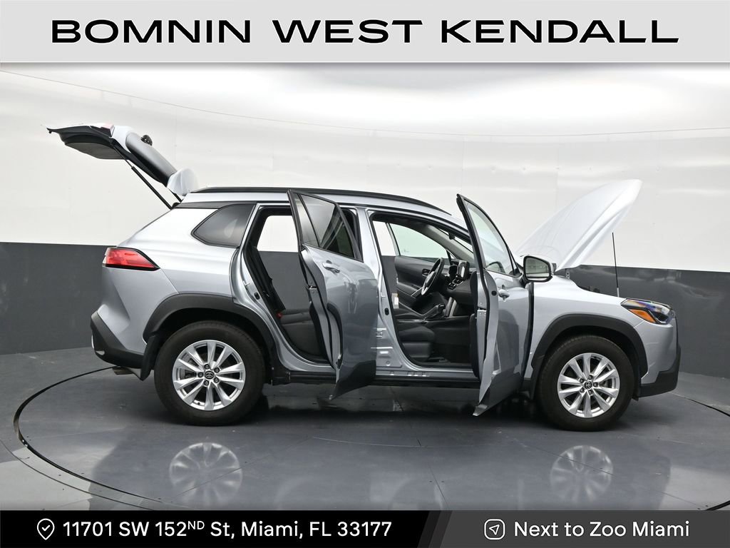 Used 2024 Toyota Corolla Cross LE image 30