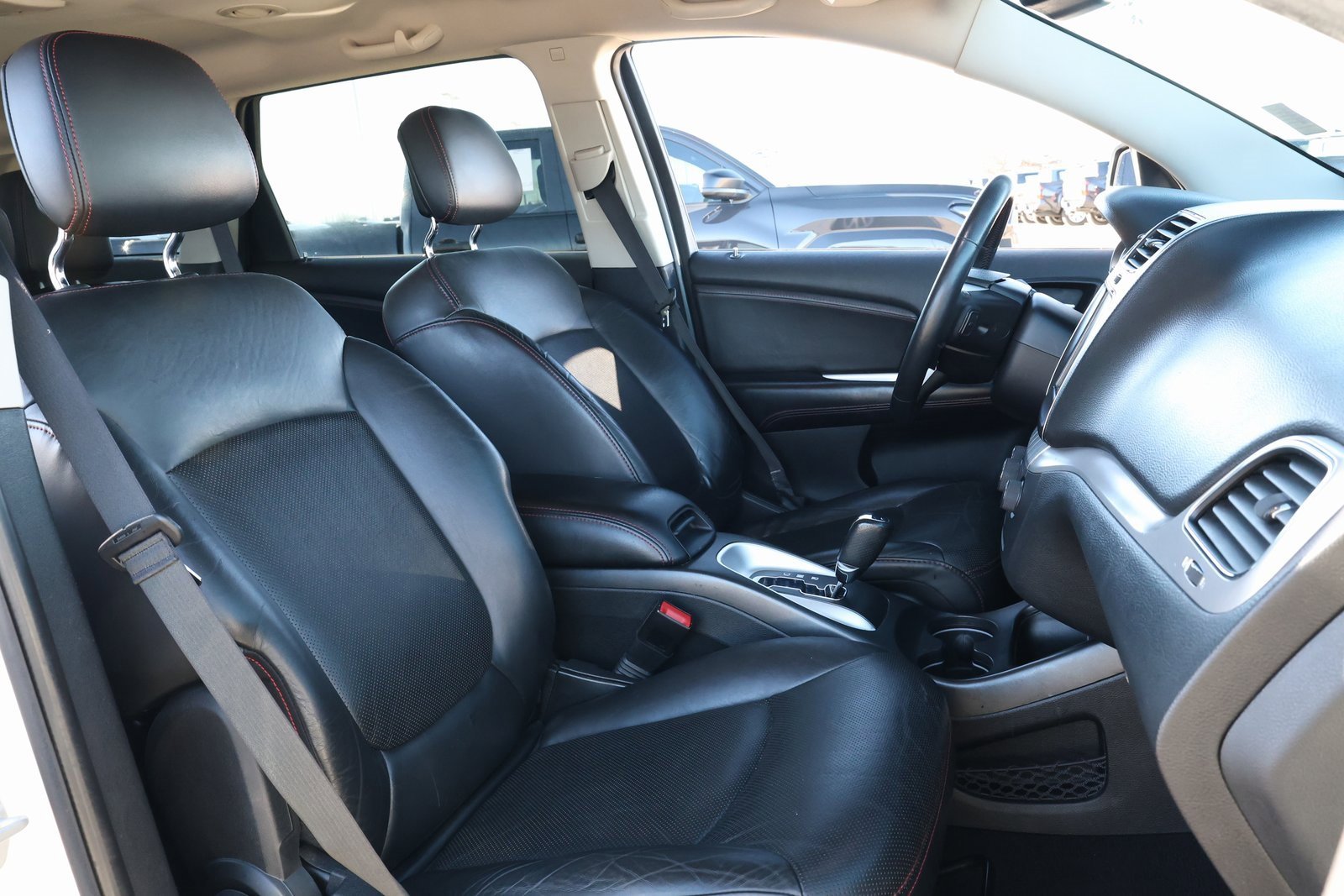 Used 2015 Dodge Journey R/T w/ Flexible Seating Group image 29