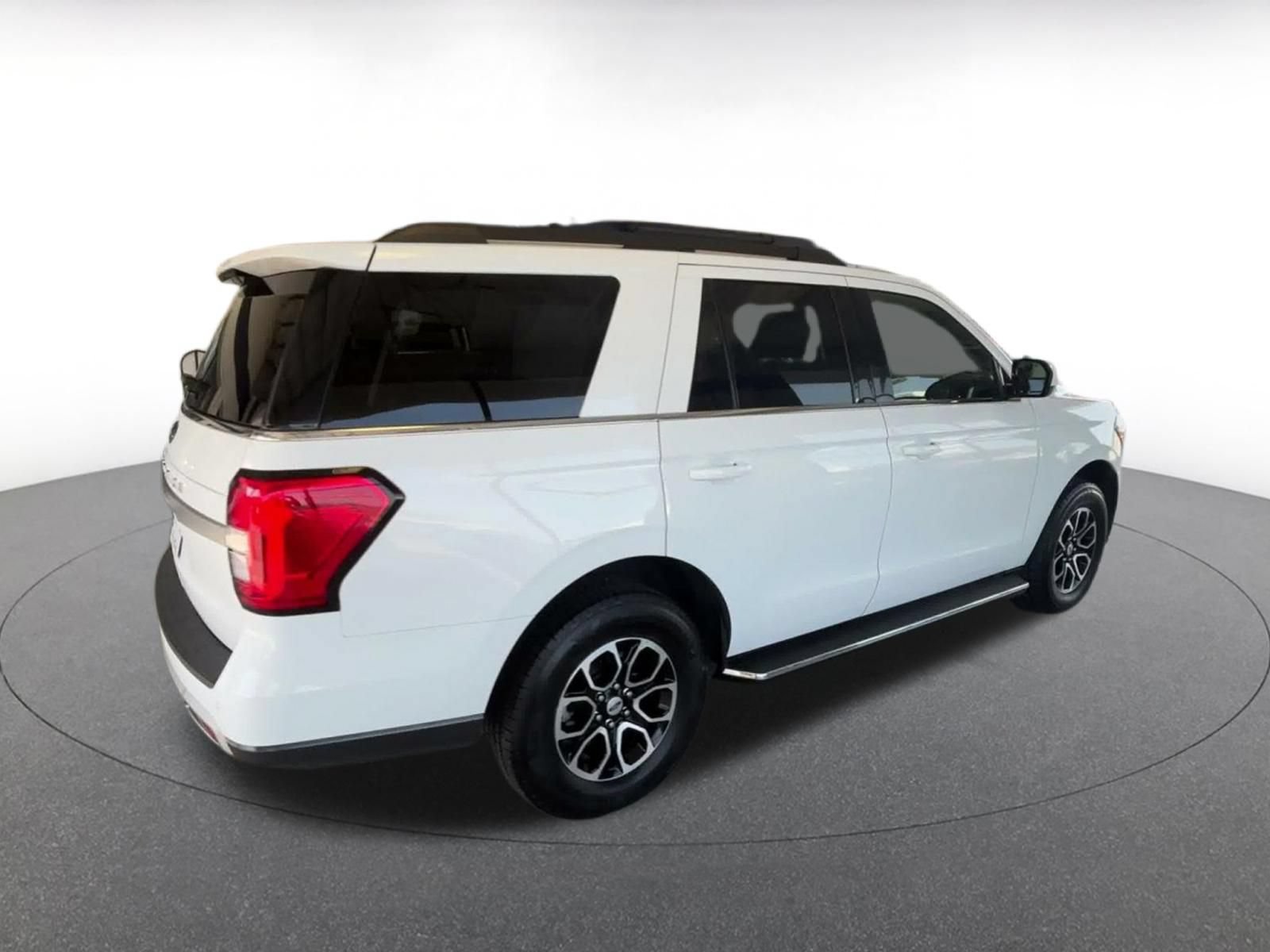 Used 2023 Ford Expedition XLT RWD image 14