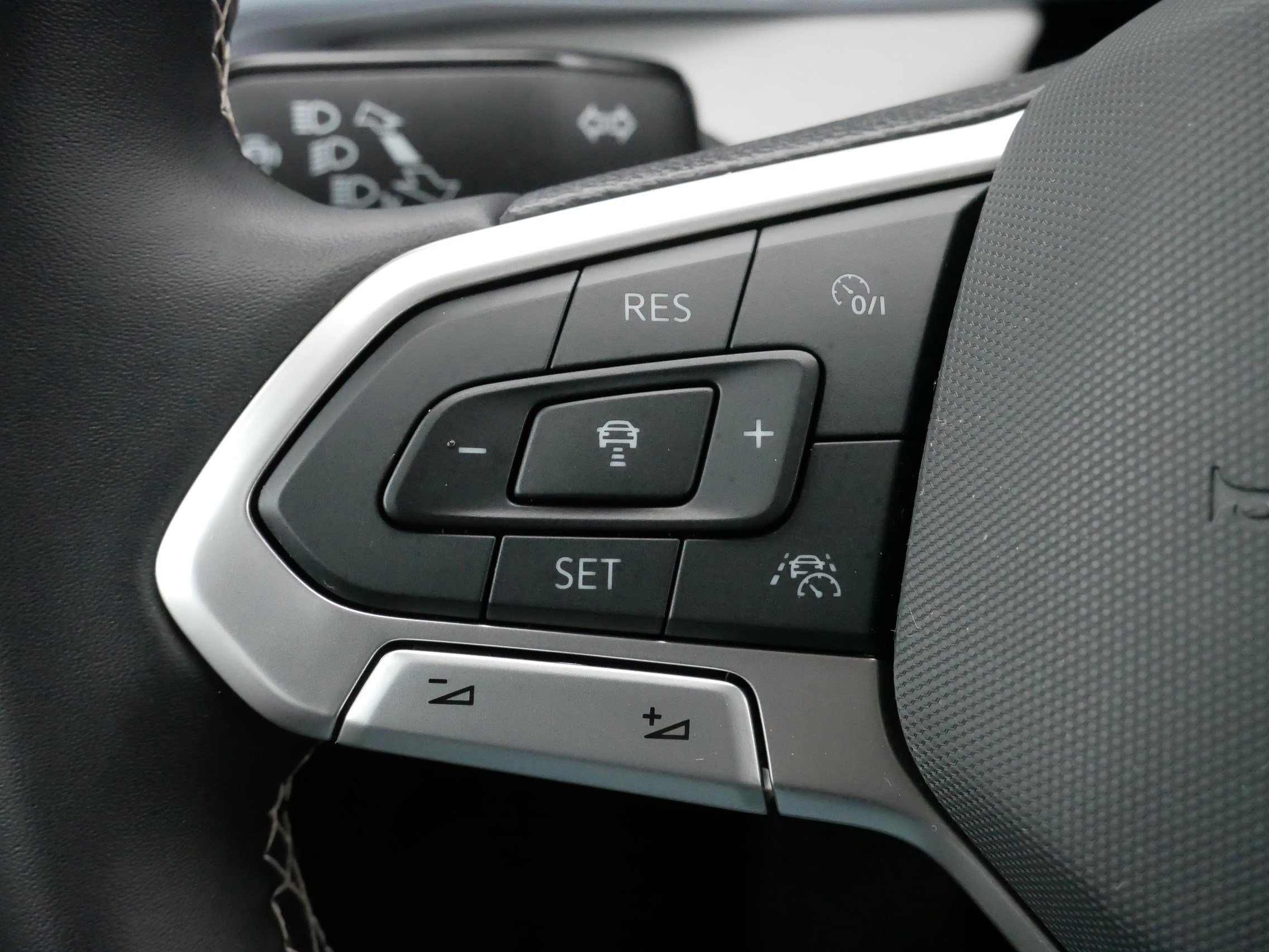 Certified 2025 Volkswagen Taos SE image 26