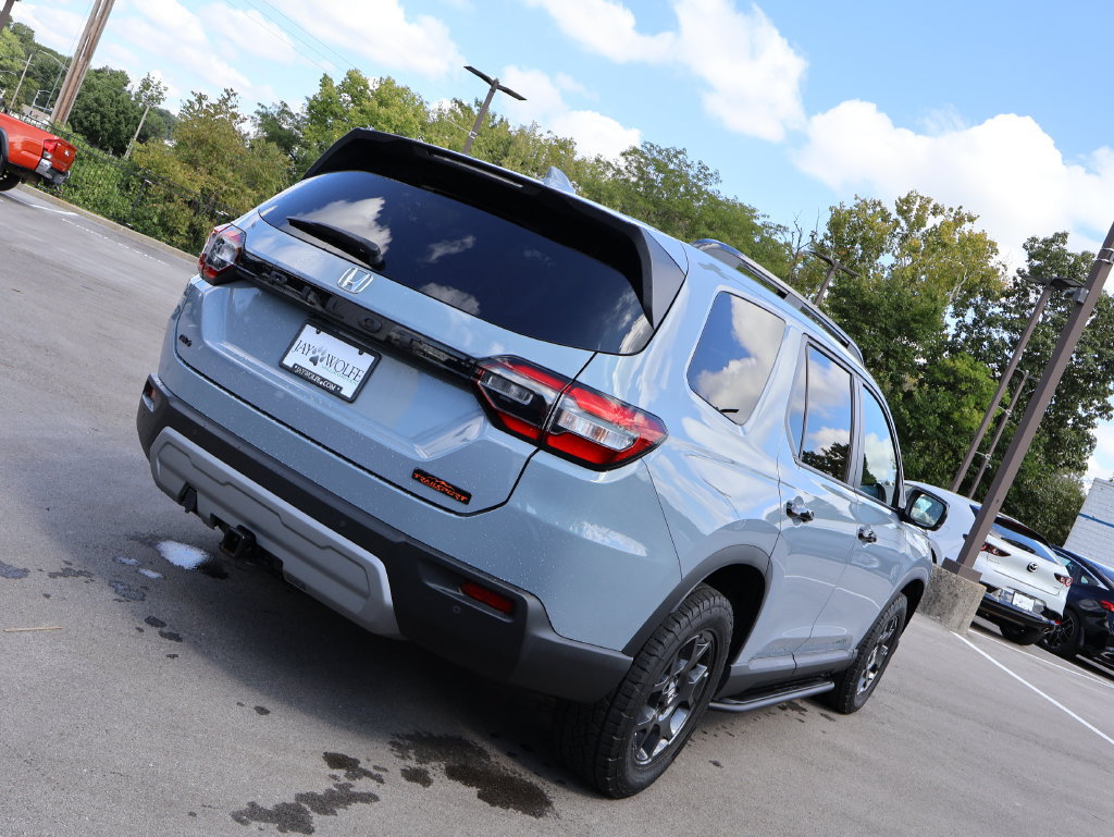 Certified 2025 Honda Pilot TrailSport image 7