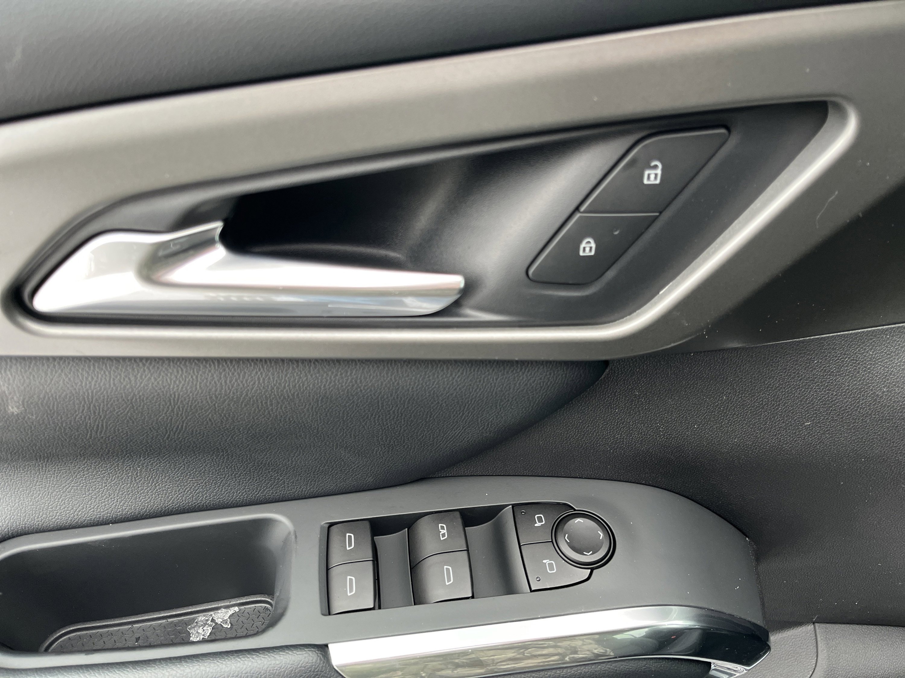 New 2026 Chevrolet Traverse LT image 15