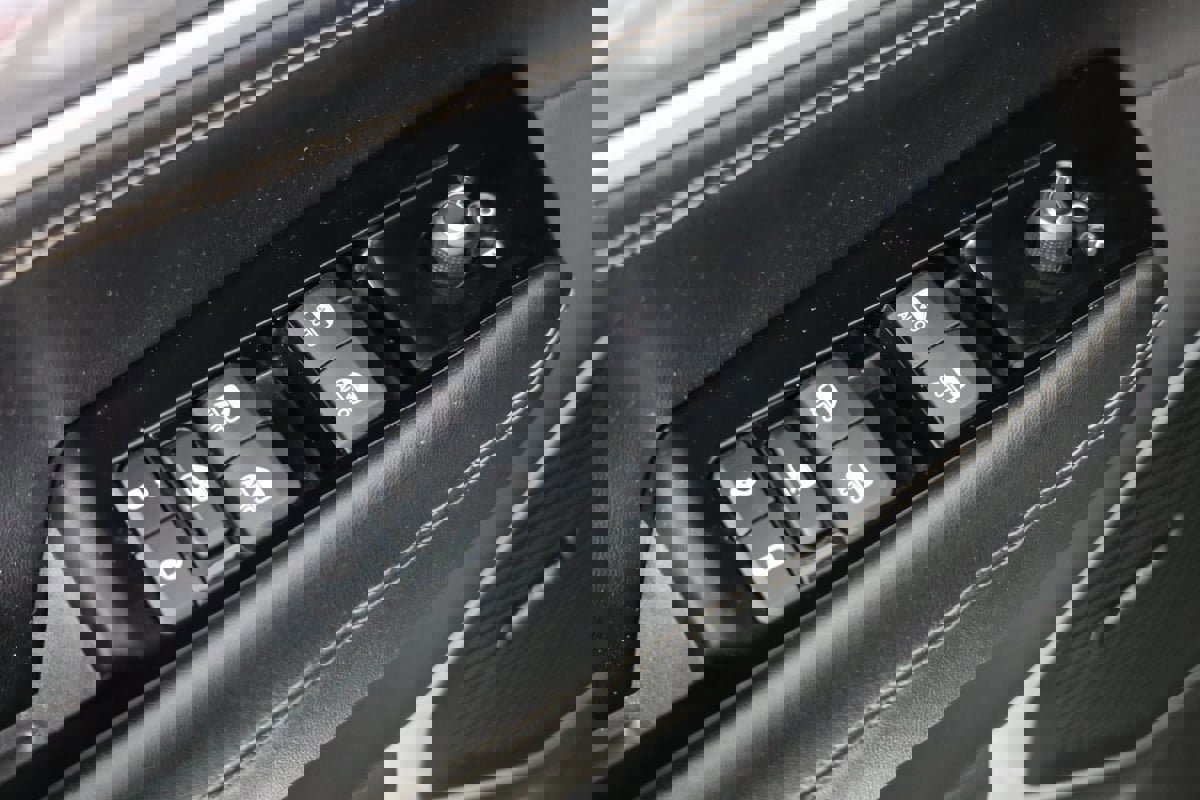 Used 2024 Jeep Wagoneer L Series III w/ Flexible Seating Group image 27