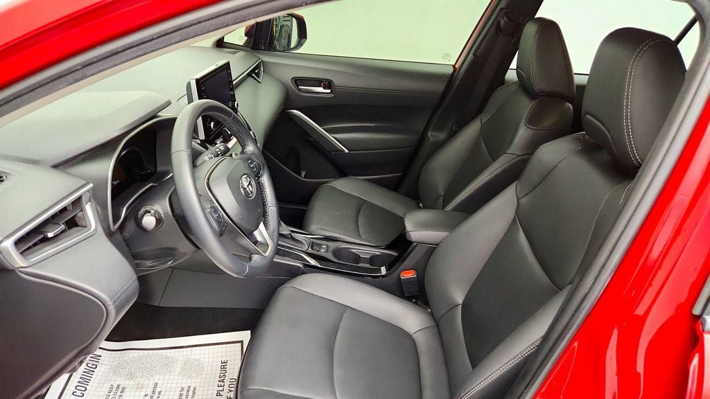 Used 2022 Toyota Corolla Cross XLE w/ Convenience Package FWD image 19