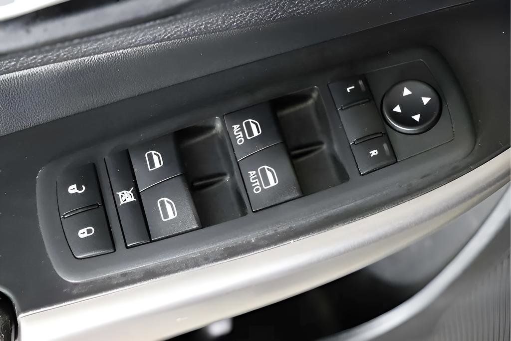 Used 2021 Jeep Cherokee Latitude FWD image 13