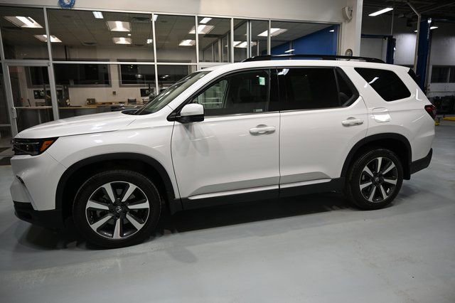 Used 2024 Honda Pilot Touring image 7