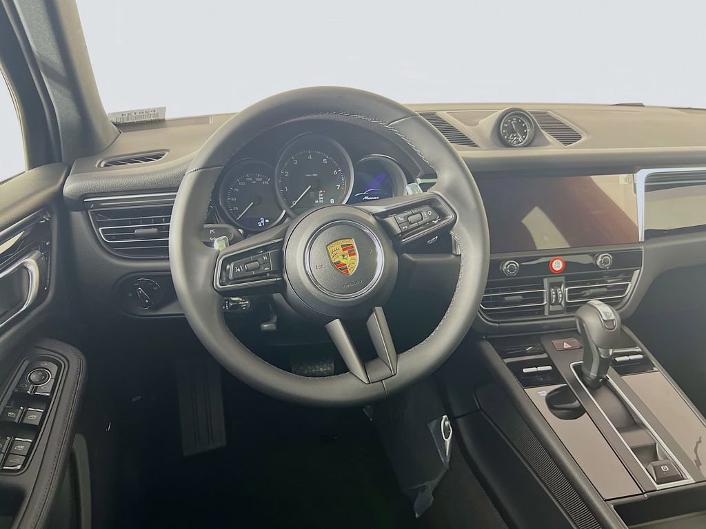 Certified 2026 Porsche Macan AWD/4WD image 25