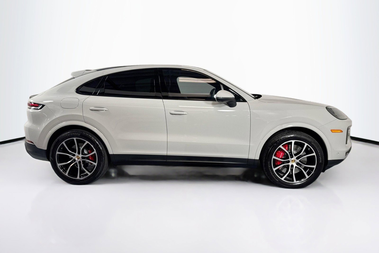 Used 2024 Porsche Cayenne S image 4