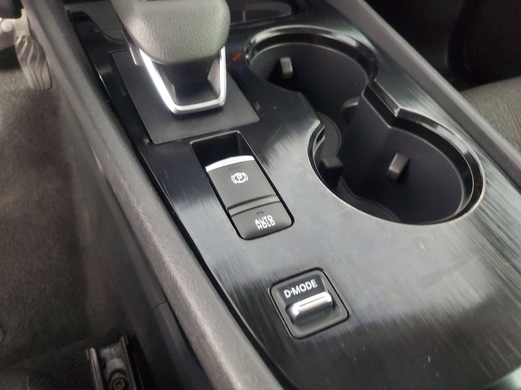 Used 2025 Nissan Rogue SV FWD image 17