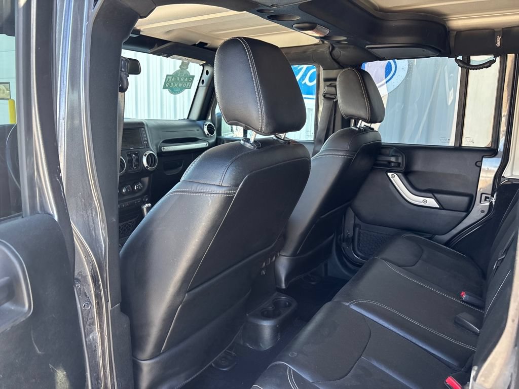Used 2017 Jeep Wrangler Unlimited Rubicon w/ Max Tow Package AWD/4WD image 27