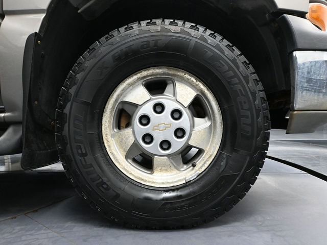 Used 2002 Chevrolet Suburban LS image 15