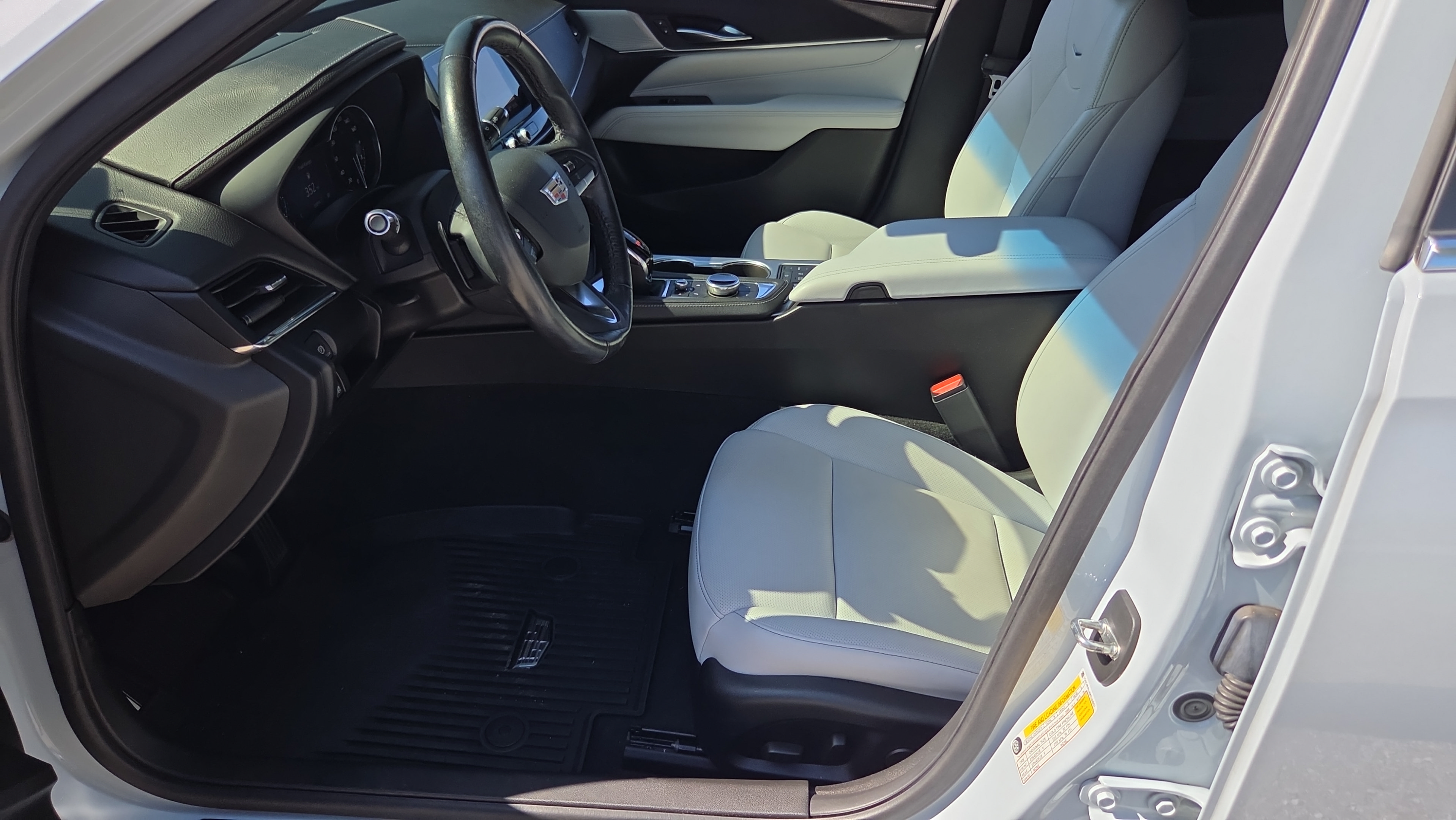 Used 2021 Cadillac CT4 Premium Luxury RWD image 9