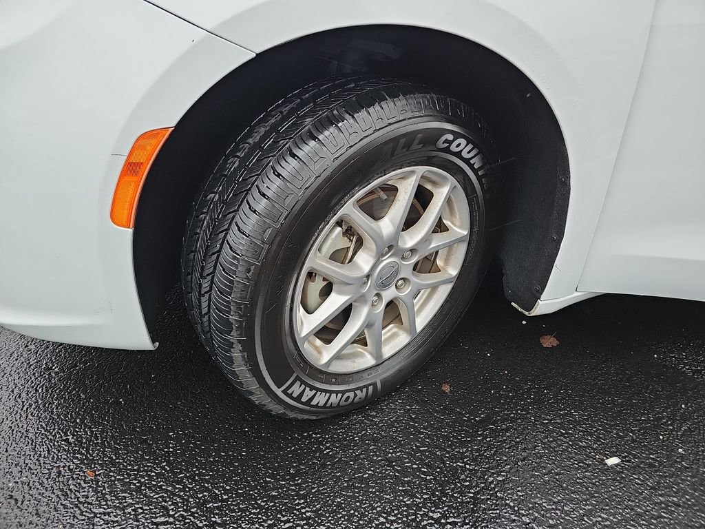 Used 2024 Chrysler Pacifica Touring-L image 32