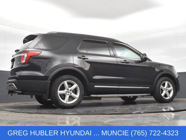Used 2017 Ford Explorer XLT w/ Equipment Group 202A AWD/4WD image 18