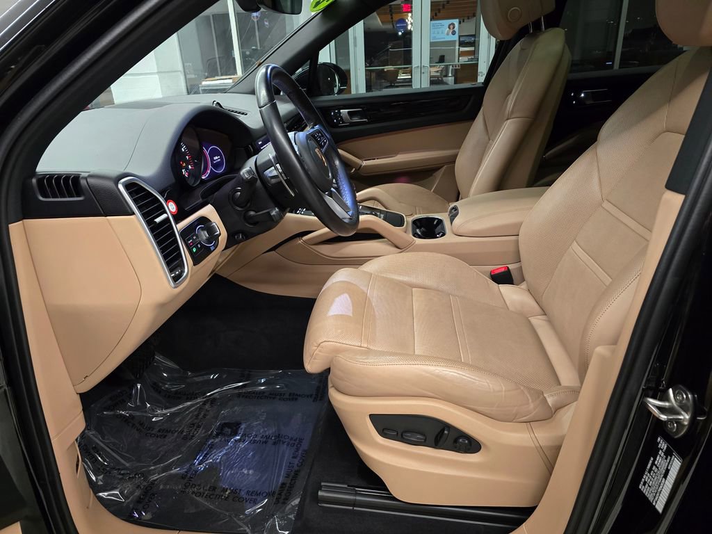 Used 2023 Porsche Cayenne image 17