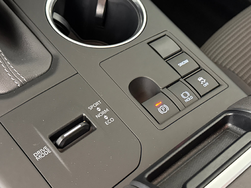 Used 2023 Toyota Highlander LE FWD image 28