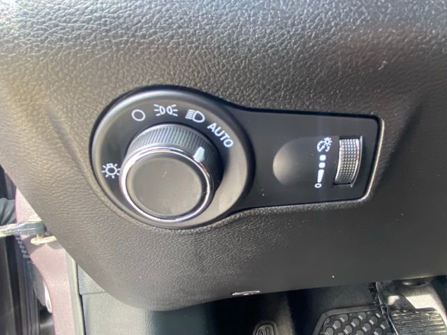 Used 2024 Jeep Compass Sport image 16