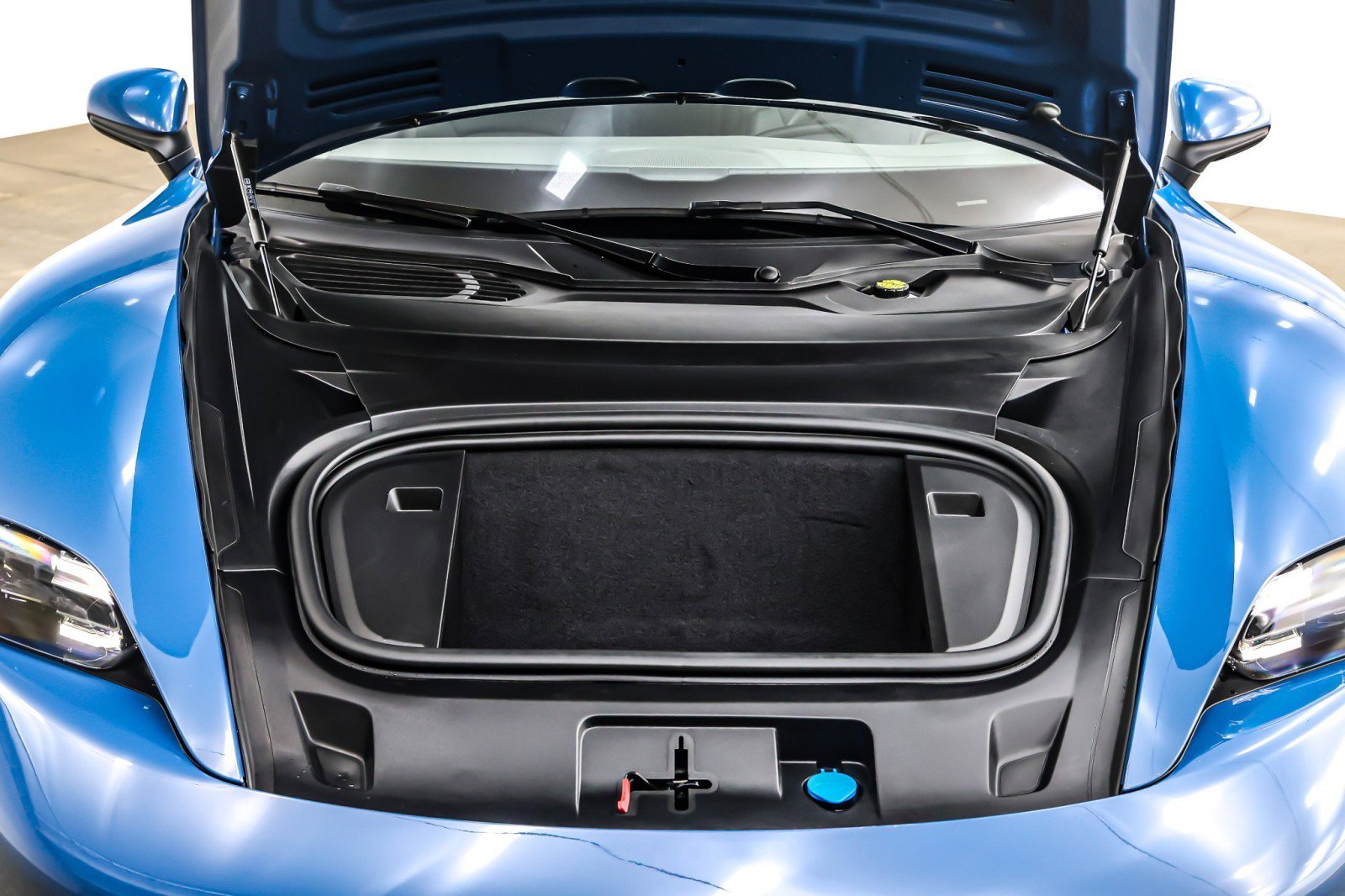 Used 2023 Porsche Taycan RWD image 12