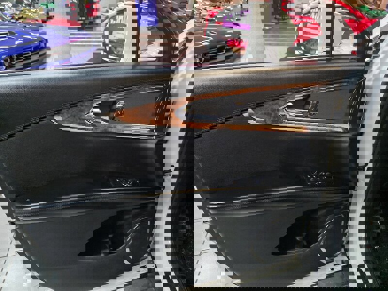 Used 2018 Lincoln MKX Select w/ Select Plus Package AWD/4WD image 25