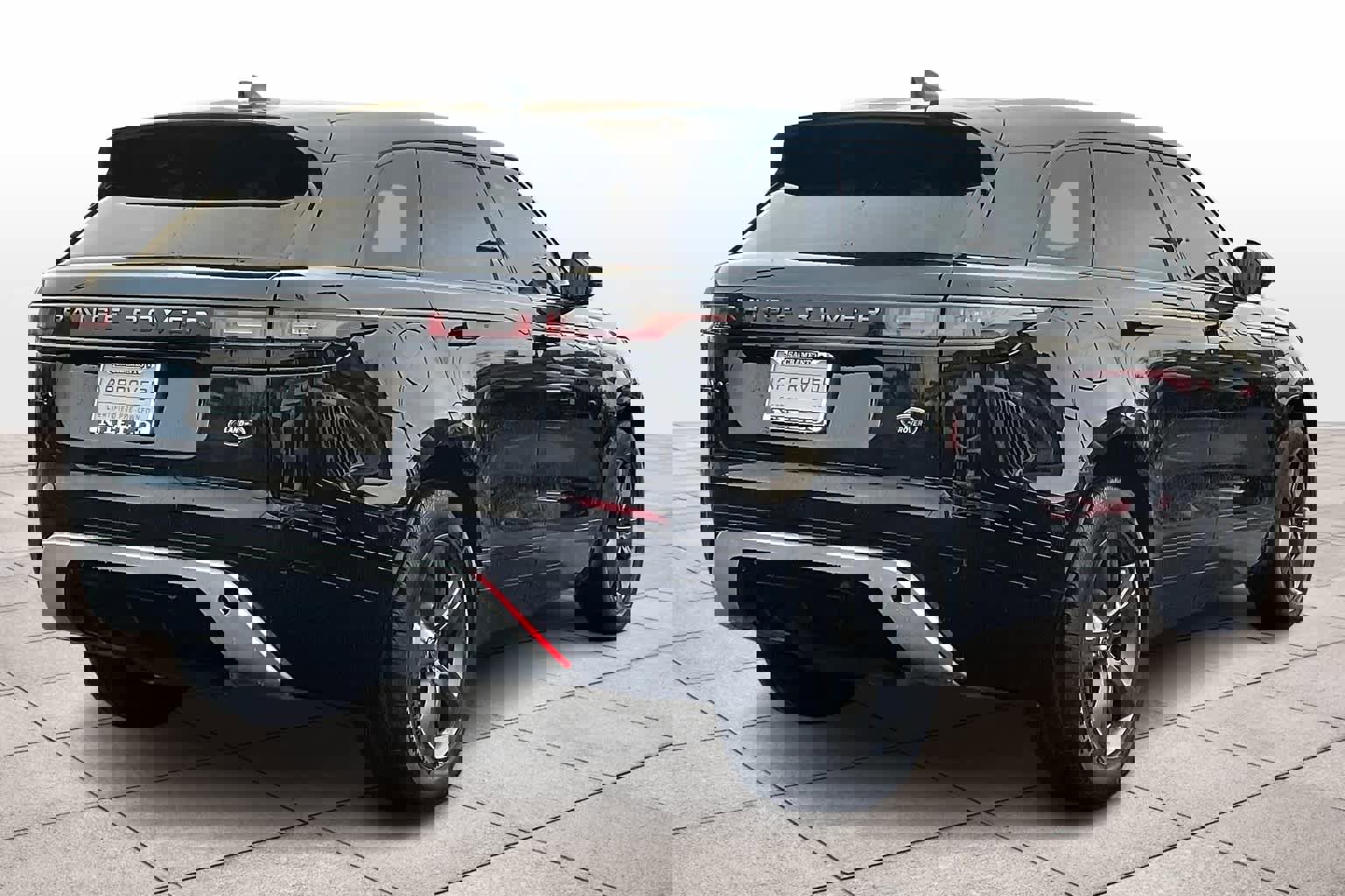 Used 2023 Land Rover Range Rover Velar R-Dynamic S image 17