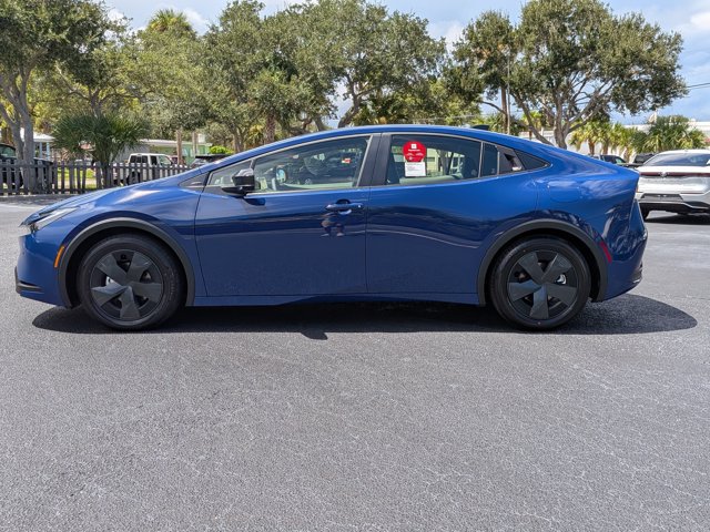 New 2027 Toyota Prius LE FWD image 6