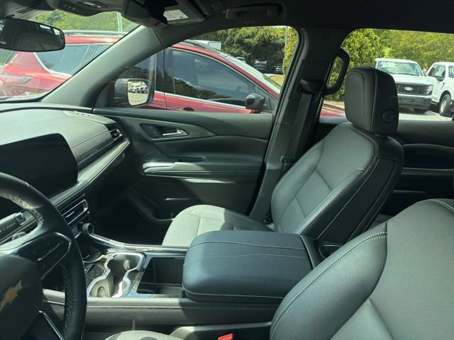 Used 2025 Chevrolet Traverse LT FWD image 23