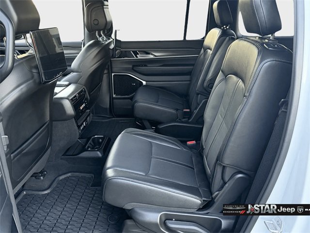 Used 2024 Jeep Wagoneer L Series III w/ Premium Group I image 14