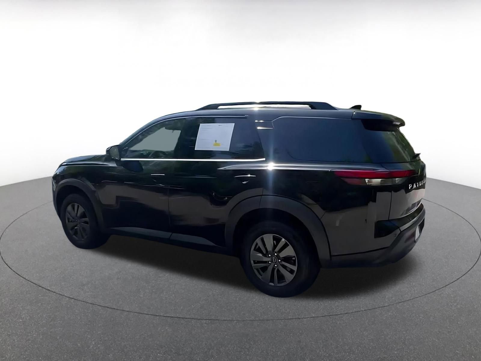 Used 2025 Nissan Pathfinder SV FWD image 10