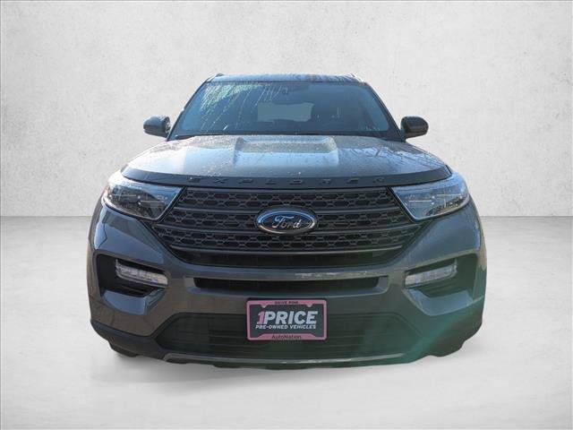 Used 2023 Ford Explorer XLT w/ Equipment Group 202A AWD/4WD image 2