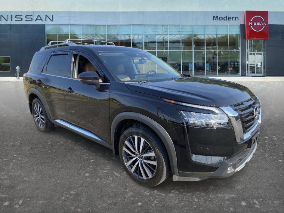 Certified 2022 Nissan Pathfinder Platinum w/ Lighting Package (N92) AWD/4WD image 4