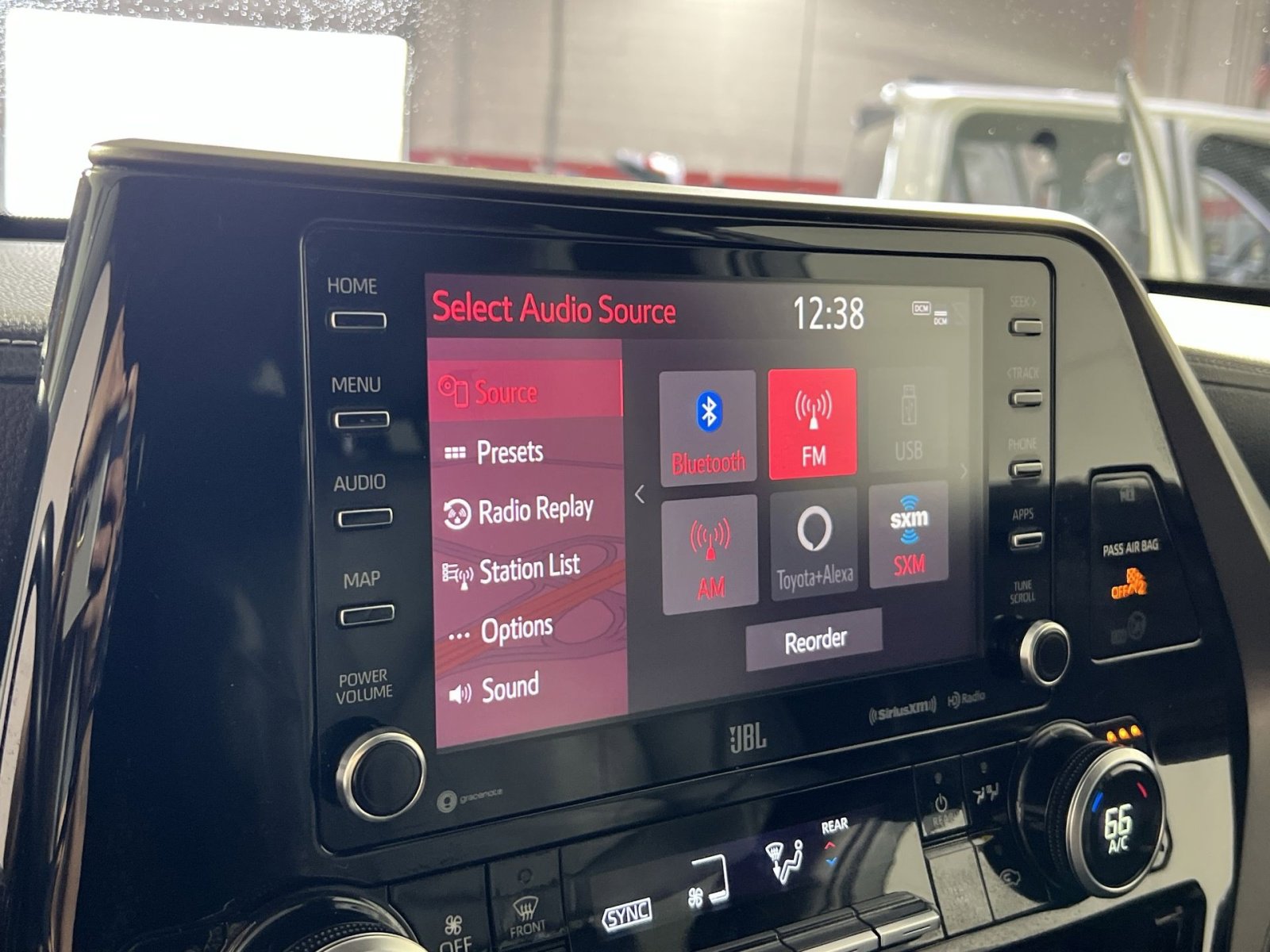 Used 2020 Toyota Highlander Limited image 15