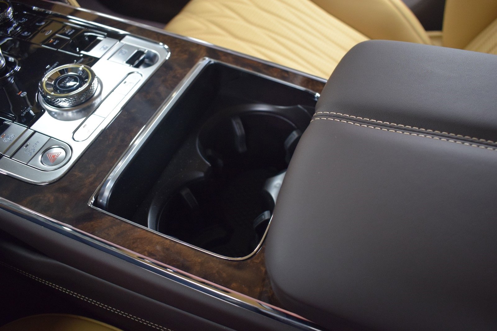 New 2026 Bentley Flying Spur Azure image 34