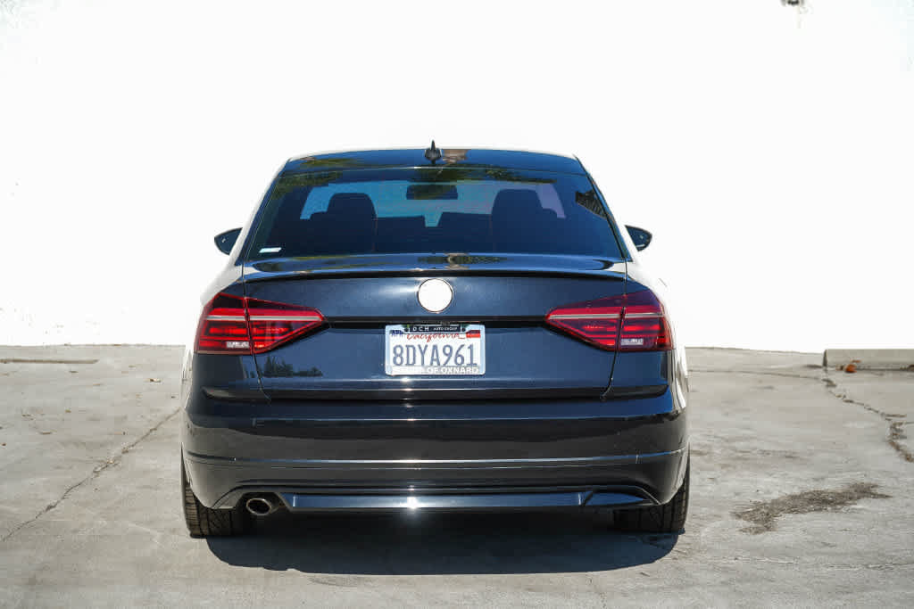 Used 2018 Volkswagen Passat 2.0T R-Line w/ R-Line Lighting Package FWD image 5