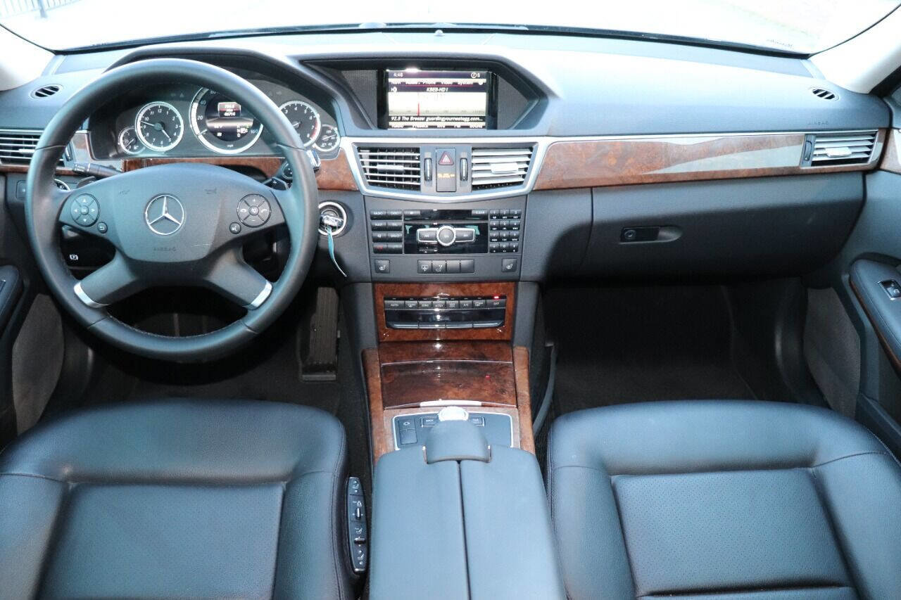Used 2013 Mercedes-Benz E 350 Sedan image 24