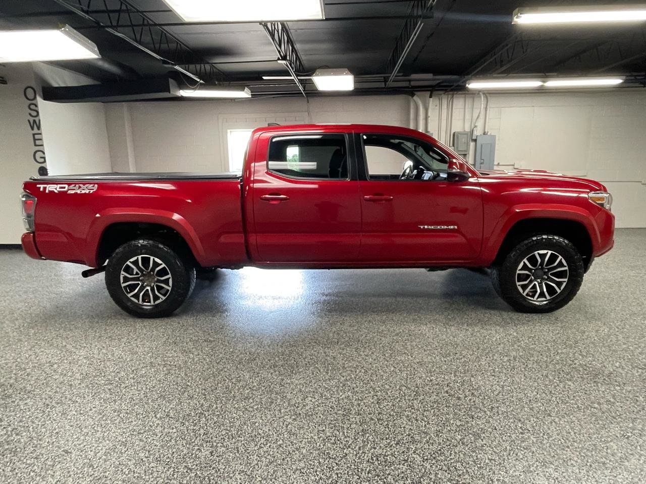 Used 2020 Toyota Tacoma TRD Sport w/ Technology Package AWD/4WD image 3