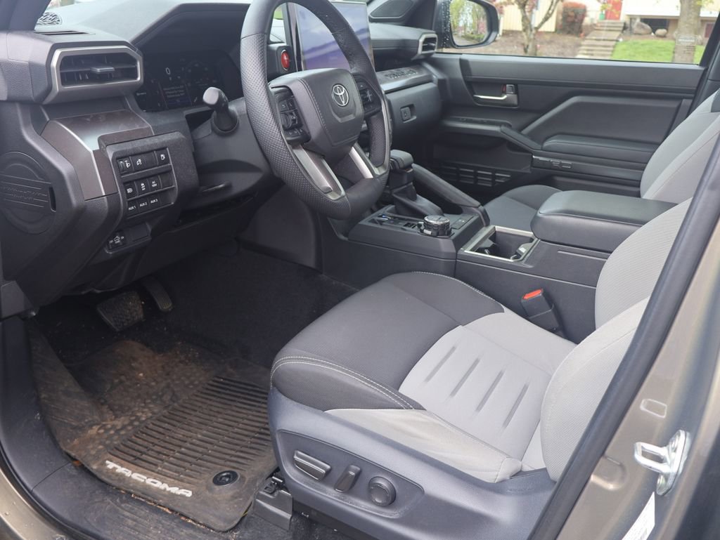 Used 2025 Toyota Tacoma TRD Off-Road w/ TRD Off Road Upgrade Package image 4