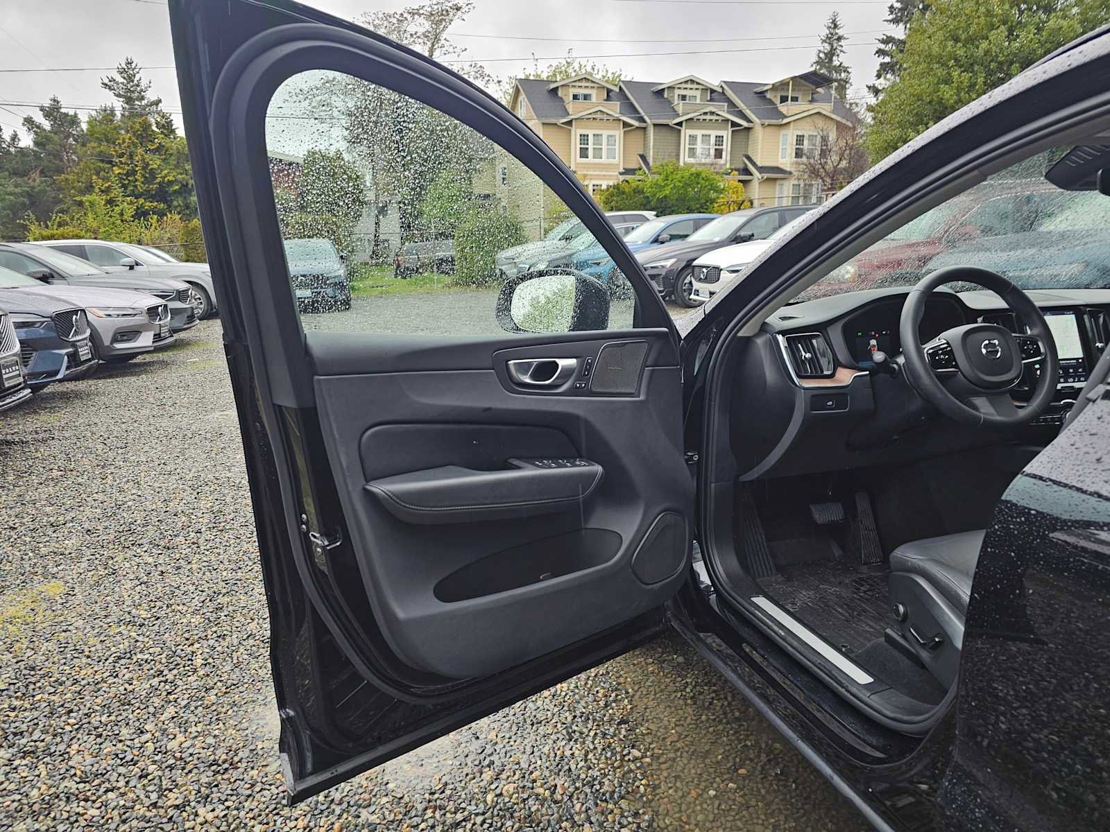 Certified 2024 Volvo XC60 B5 Plus w/ Protection Package Premier AWD/4WD image 20