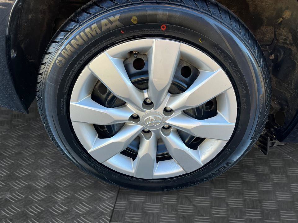 Used 2015 Toyota Corolla LE FWD image 22