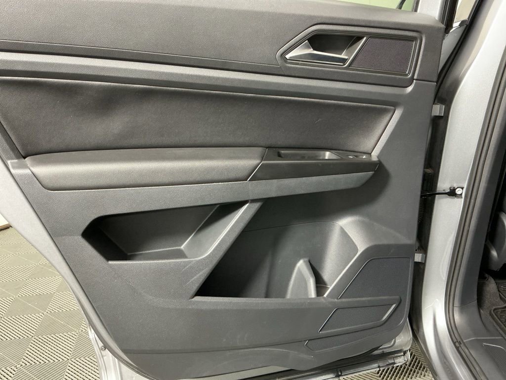 Used 2020 Volkswagen Atlas Cross Sport SE w/ Panoramic Sunroof Package image 27