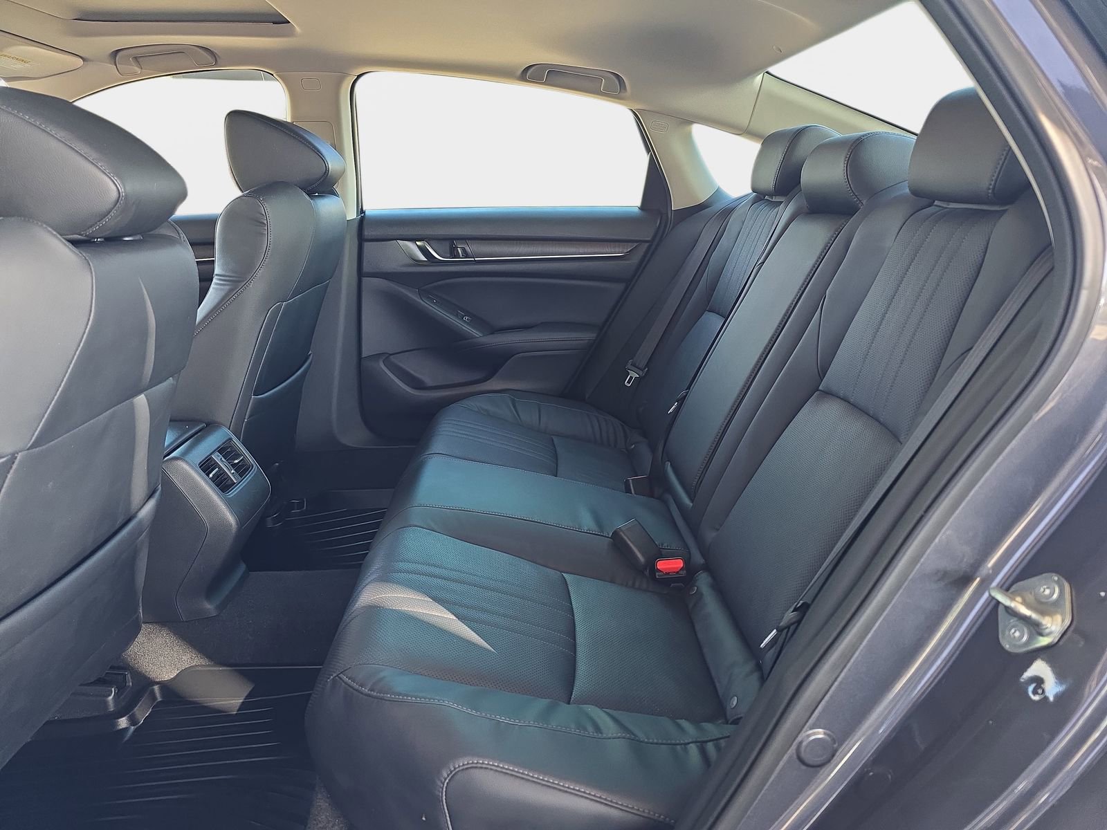 Used 2018 Honda Accord Touring image 16