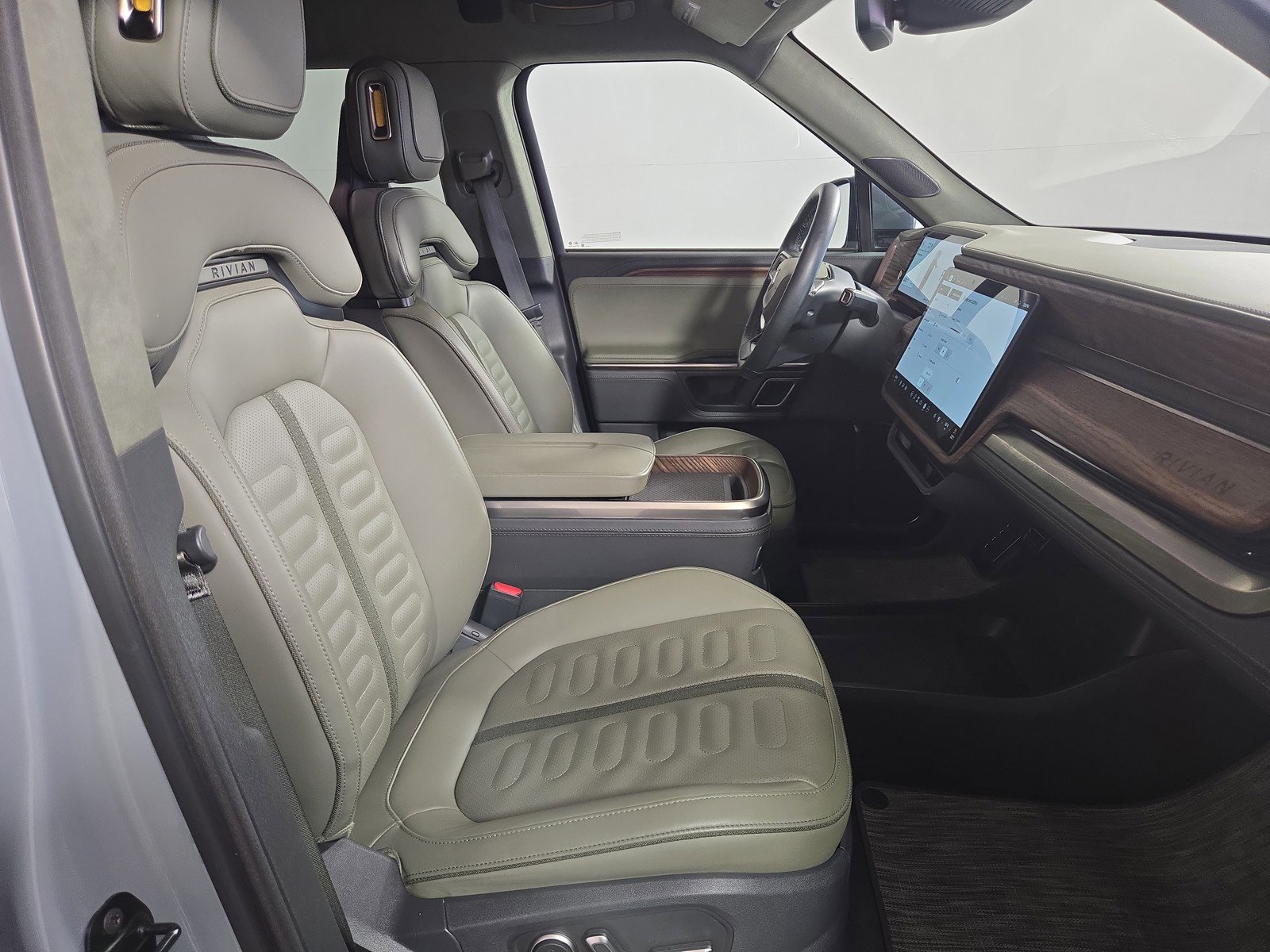Used 2024 Rivian R1S Adventure AWD/4WD image 24