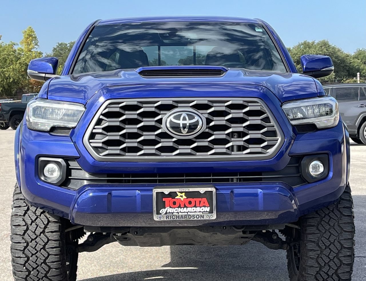 Used 2022 Toyota Tacoma TRD Sport w/ TRD Premium Sport Package AWD/4WD image 7