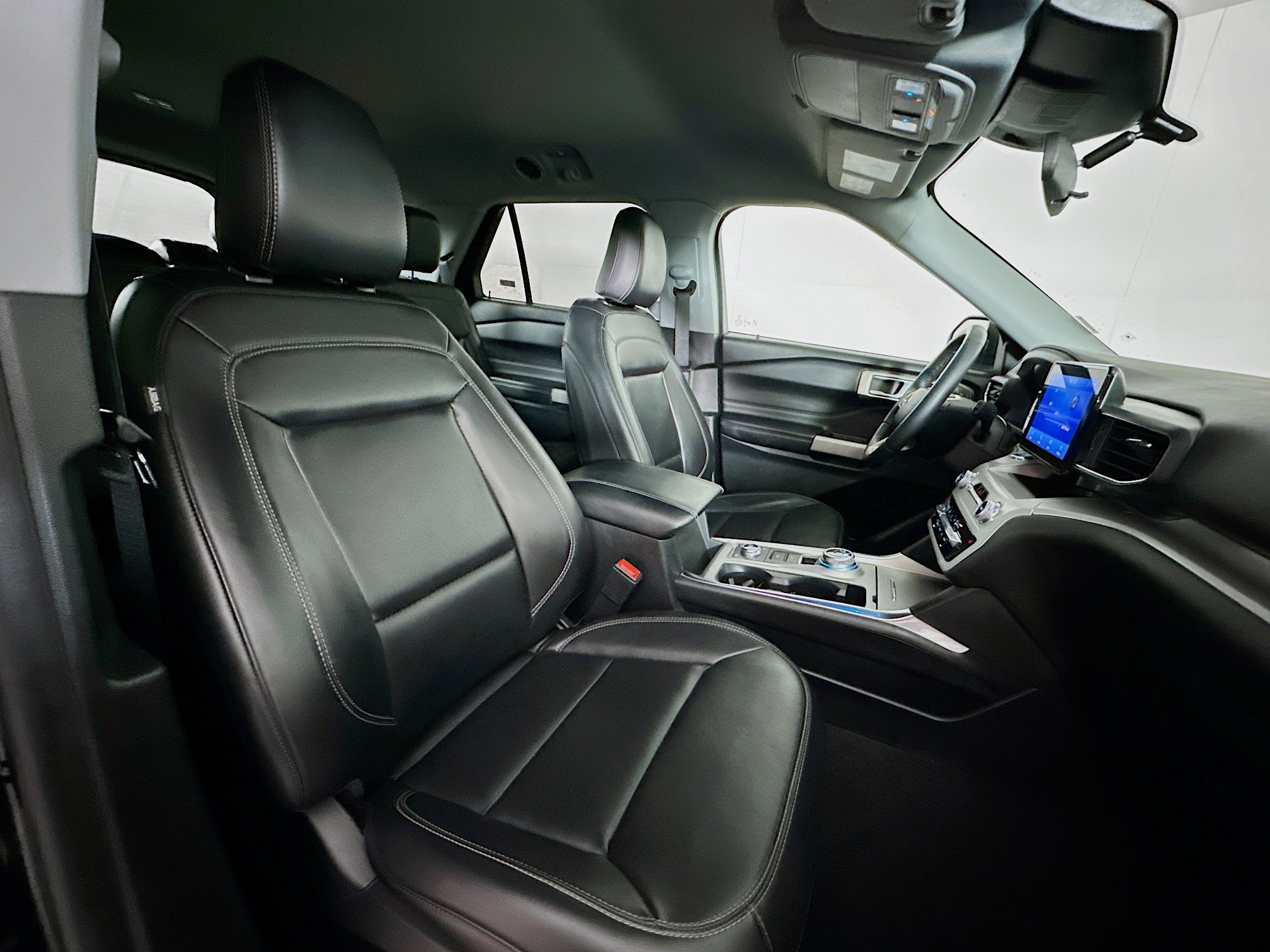 Used 2023 Ford Explorer XLT w/ Equipment Group 202A image 32