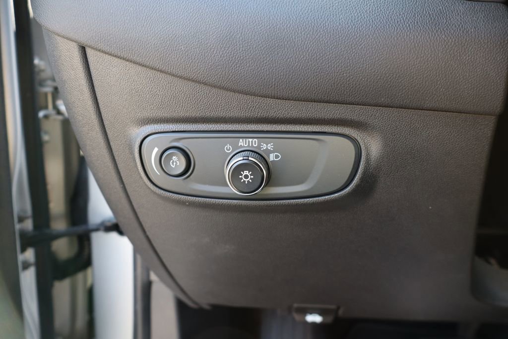 Used 2020 Chevrolet Equinox LS w/ LS Convenience Package FWD image 13