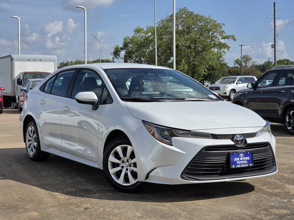 Used 2026 Toyota Corolla LE FWD image 2